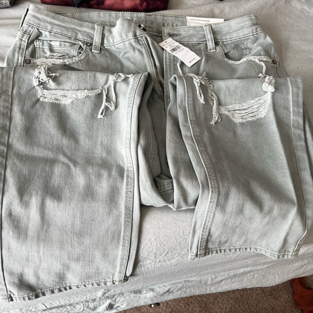 American Eagle Mom Straight Jeans